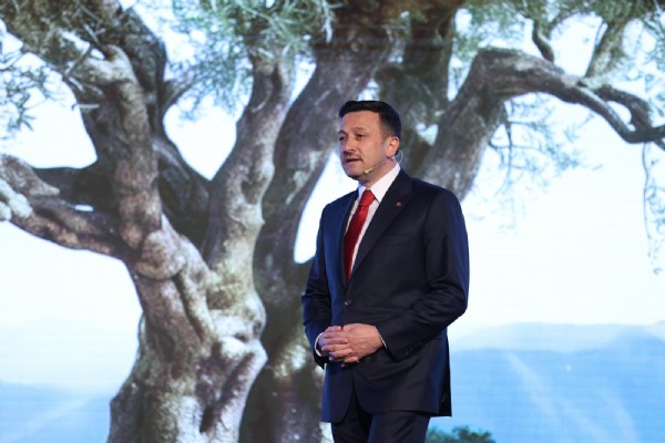 İzmir adayı Hamza Dağ projelerini açıklıyor
